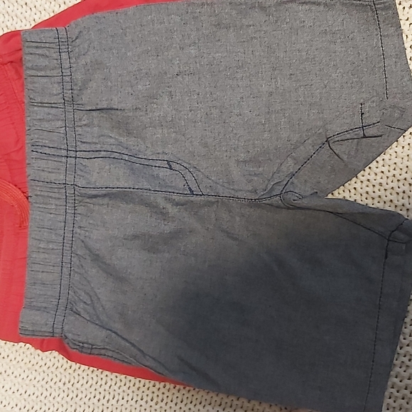 Boys shorts size 3-4 - Picture 3 of 12